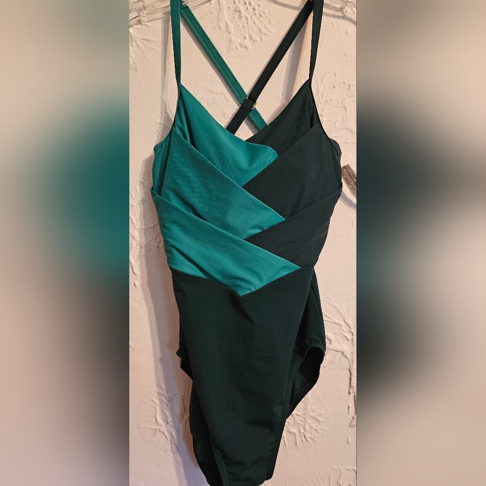 Lands' End Slendersuit Pleated Low Leg Women's Swimsuit New Size 2 - Picture 1 of 5